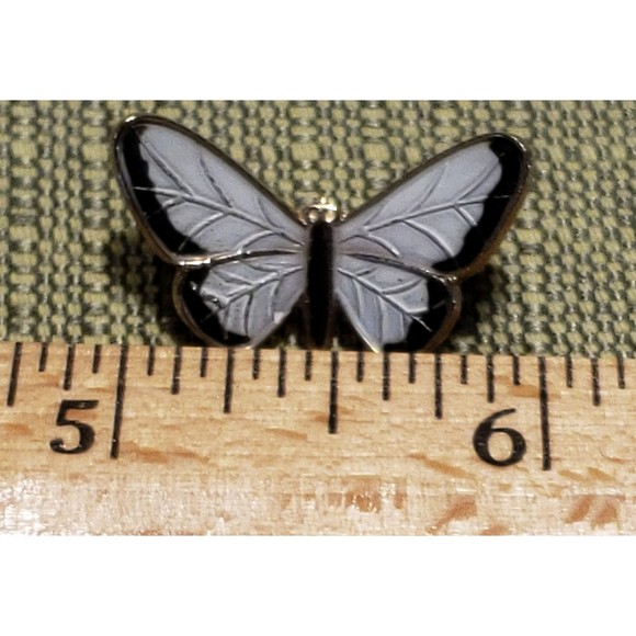 Vtg Unsigned Butterfly In Flight Metal Pin In White, Black, Gold Color Accents - Picture 4 of 9